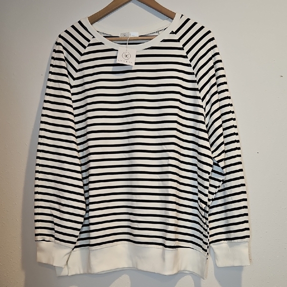 liam & co Tops - NWT Liam & Co Black & White Striped Terrycloth Crew Neck Oversized Sweatshirt L